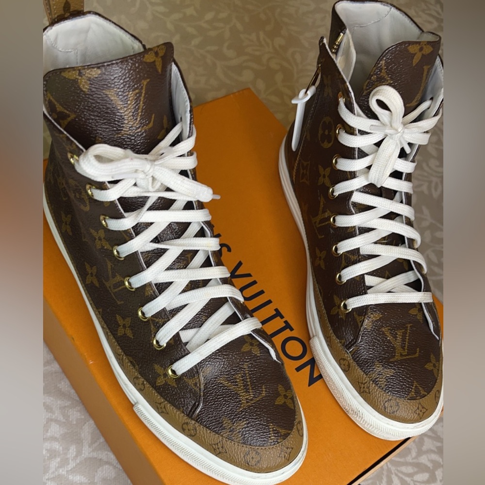 Gently used louis vuttion shoes, size 40